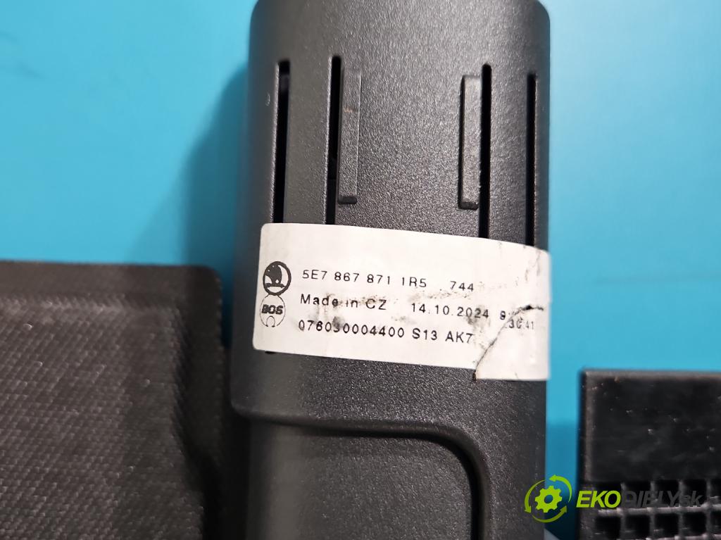 Skoda Octavia IV 2019- 1.5 TSI 150 HP automatic 110 kW 1498 cm3 5- roleta 5E7867871 (Roleta kufra)