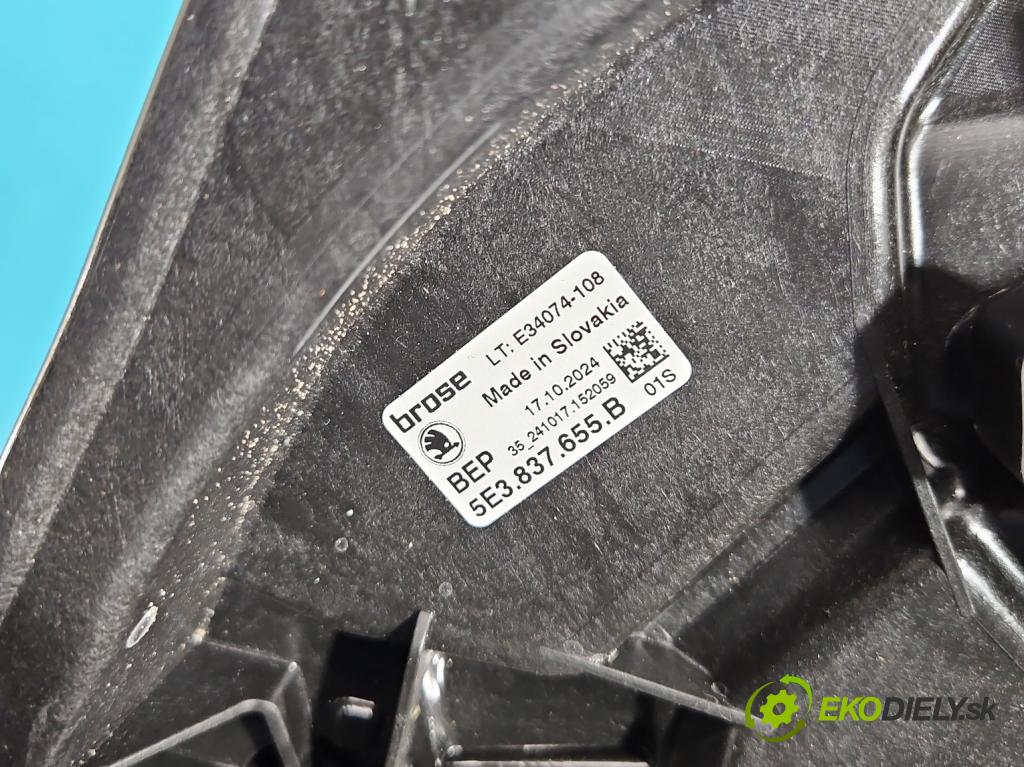 Skoda Octavia IV 2019- 1.5 TSI 150 HP automatic 110 kW 1498 cm3 5- mechanizmus okna predné ľavý 5E3837655B