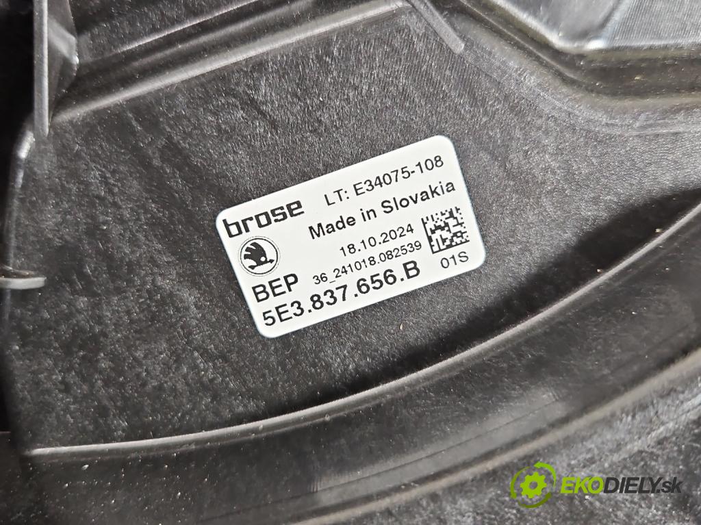 Skoda Octavia IV 2019- 1.5 TSI 150 HP automatic 110 kW 1498 cm3 5- mechanizmus okna predné pravý 5E3837656B