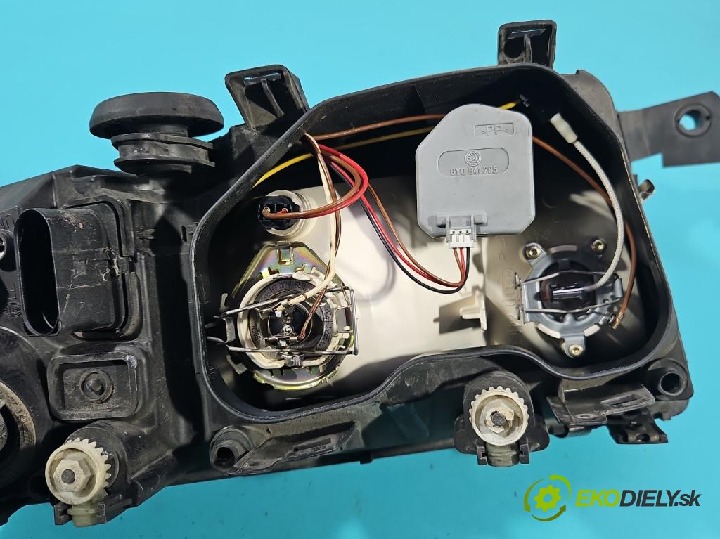 Skoda Fabia I 1999-2007 1.4 16V 75 HP manual 55 kW 1390 cm3 4- Reflektor: pravý  (Svetlo predné pravé)