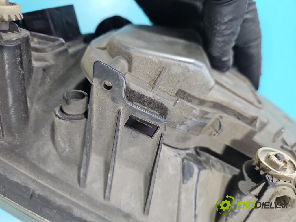 Skoda Fabia I 1999-2007 1.4 16V 75 HP manual 55 kW 1390 cm3 4- Reflektor: pravý  (Svetlo predné pravé)