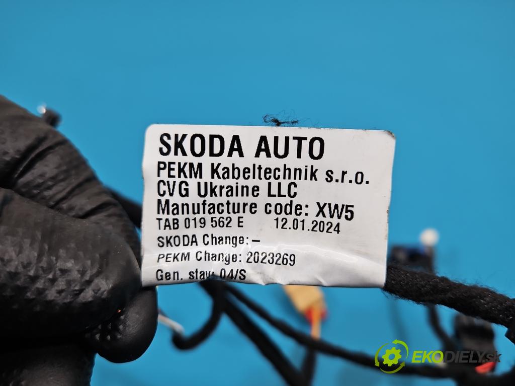 Skoda Octavia IV 2019- 1.5 TSI 150 HP automatic 110 kW 1498 cm3 5- Zväzok: dvere predné pravých 5E3971121A