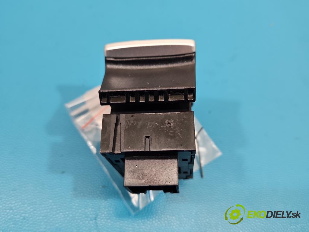 Skoda Octavia IV 2019- 1.5 TSI 150 HP automatic 110 kW 1498 cm3 5- prepínač brzda: ručný 5E4927225B (Prepínacie páčky pod volantom)