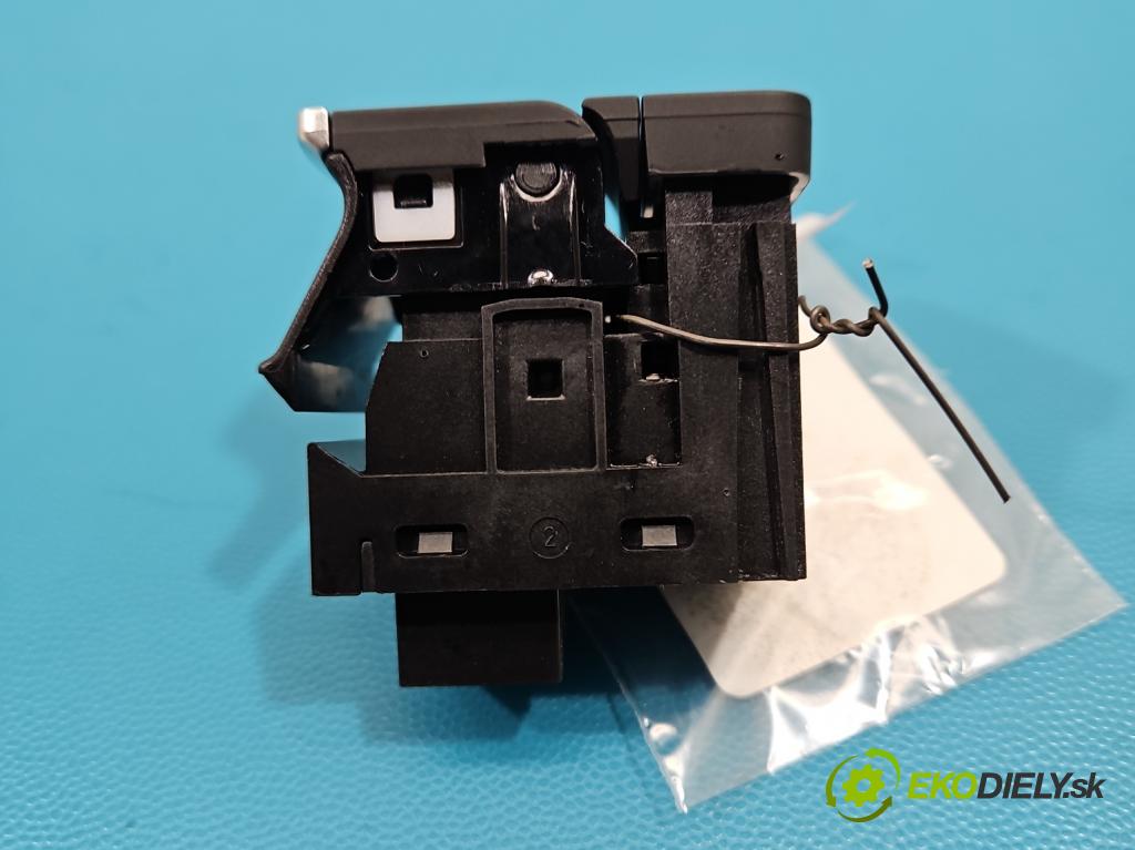 Skoda Octavia IV 2019- 1.5 TSI 150 HP automatic 110 kW 1498 cm3 5- prepínač brzda: ručný 5E4927225B (Prepínacie páčky pod volantom)