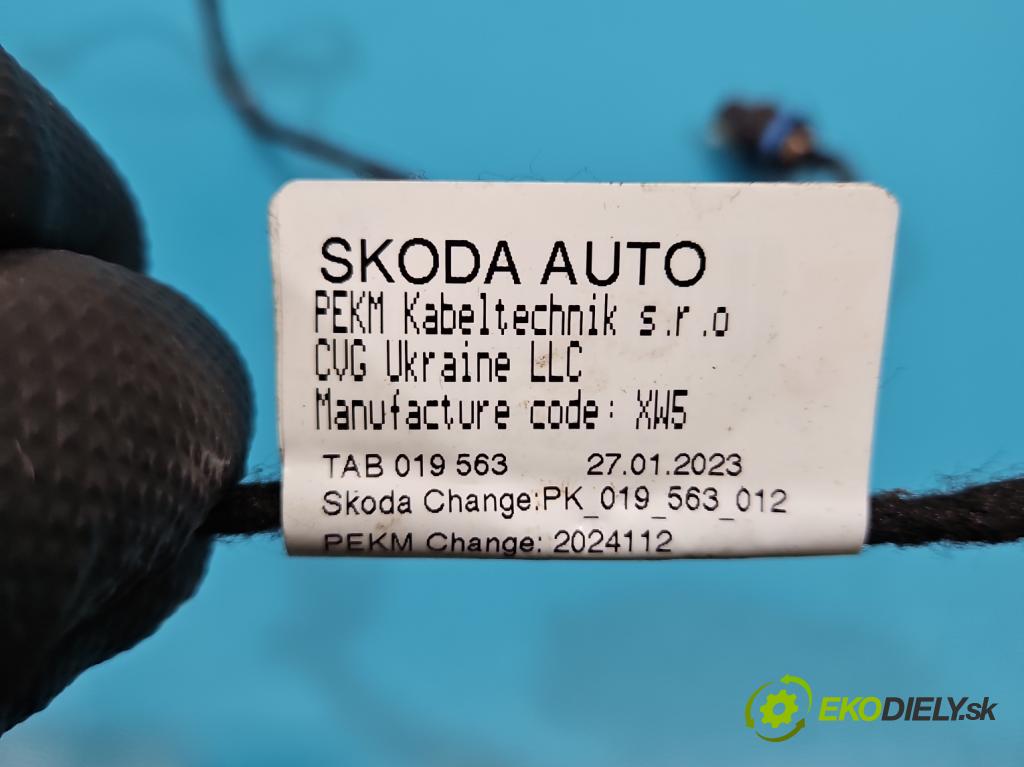 Skoda Octavia IV 2019- 1.5 TSI 150 HP automatic 110 kW 1498 cm3 5- Zväzok: dvere predné vľavo: 5E3972297F