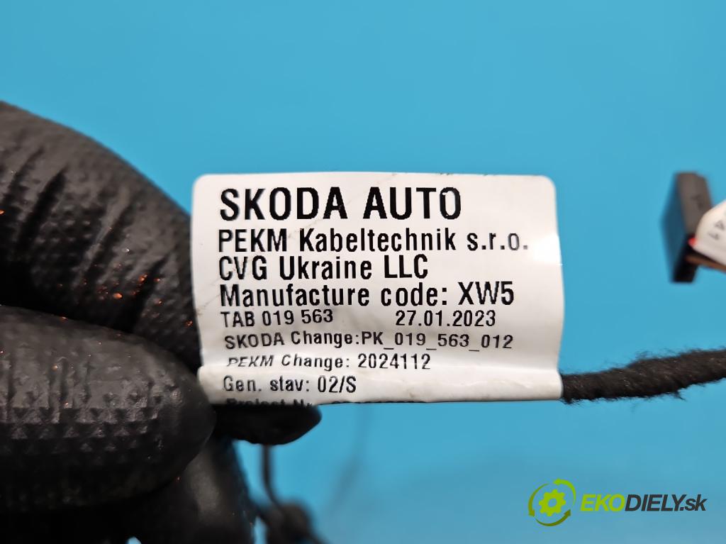 Skoda Octavia IV 2019- 1.5 TSI 150 HP automatic 110 kW 1498 cm3 5- Zväzok: dvere predné pravých 5E3972297F