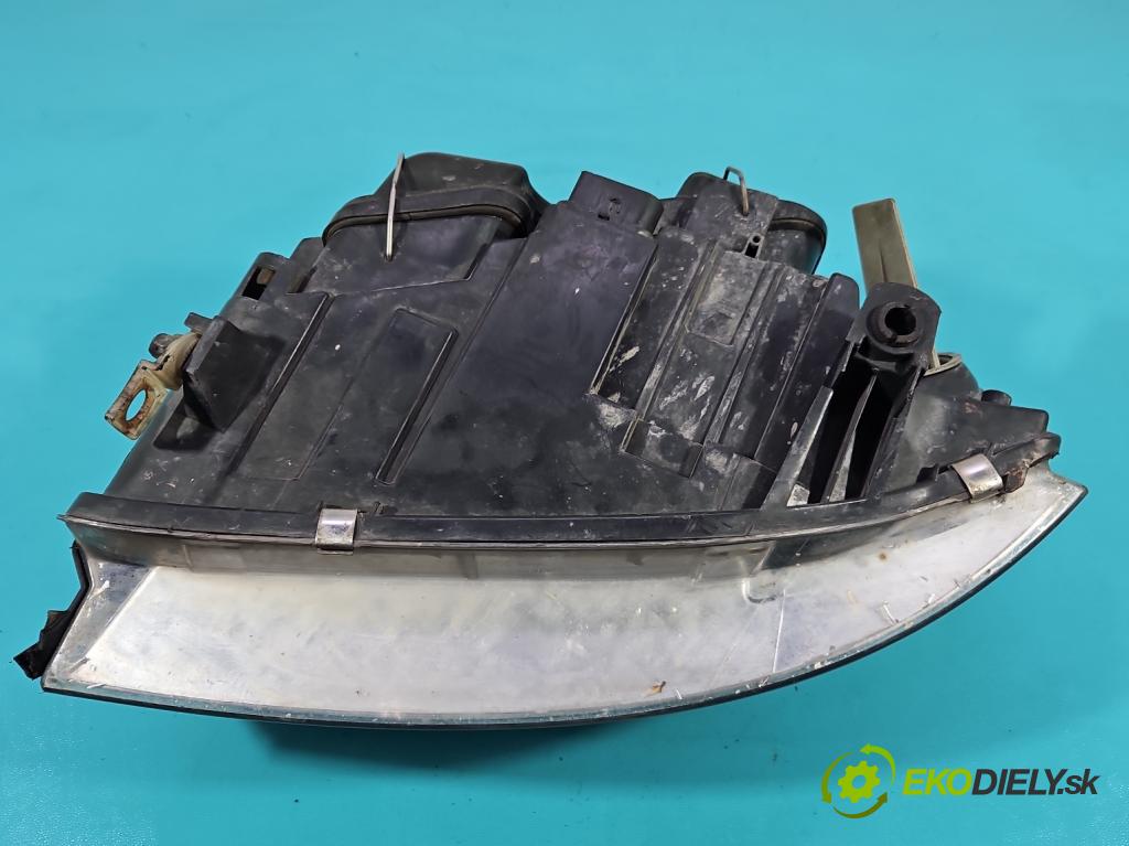Audi A6 C5 1997-2004 2.4 v6 170 hp manual 125 kW 2393 cm3 4- světlo pravý  (Pravé přední světlo)
