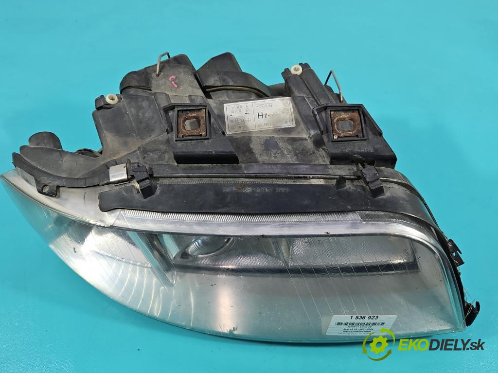 Audi A6 C5 1997-2004 2.4 v6 170 hp manual 125 kW 2393 cm3 4- světlo pravý  (Pravé přední světlo)