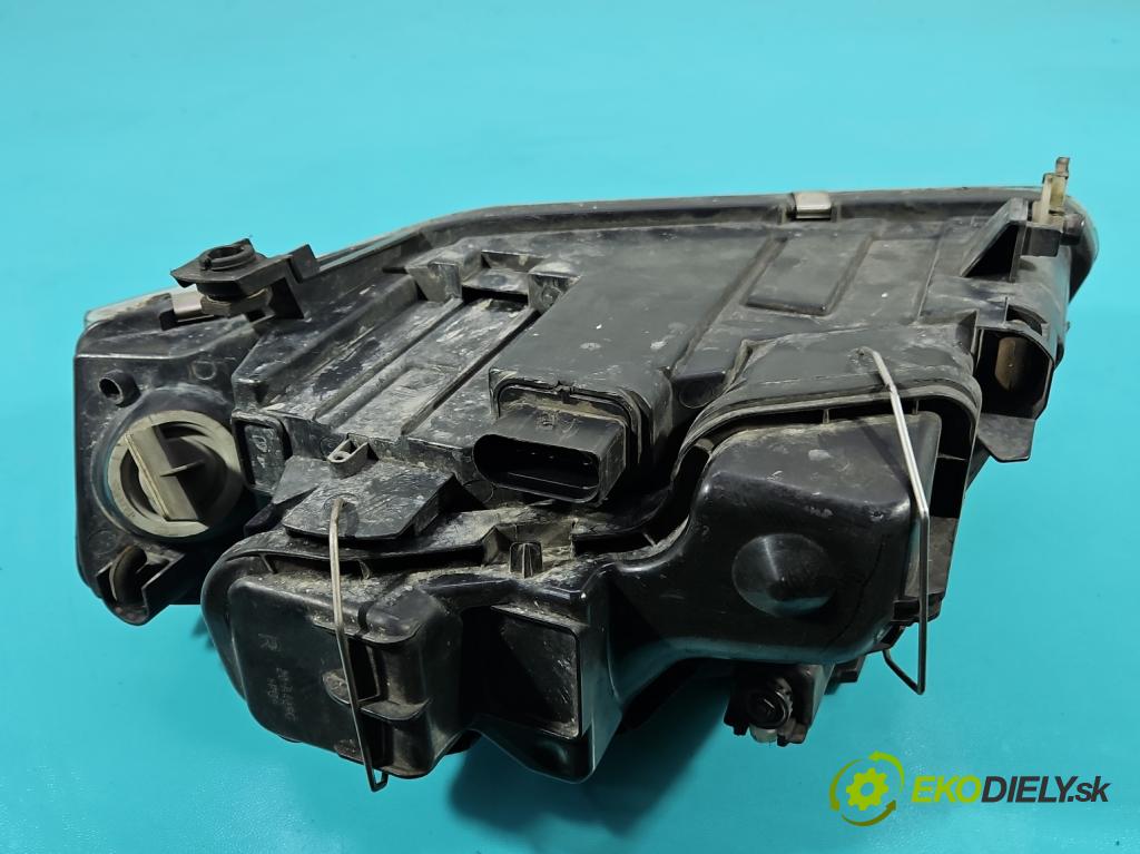 Audi A6 C5 1997-2004 2.4 v6 170 hp manual 125 kW 2393 cm3 4- světlo pravý  (Pravé přední světlo)