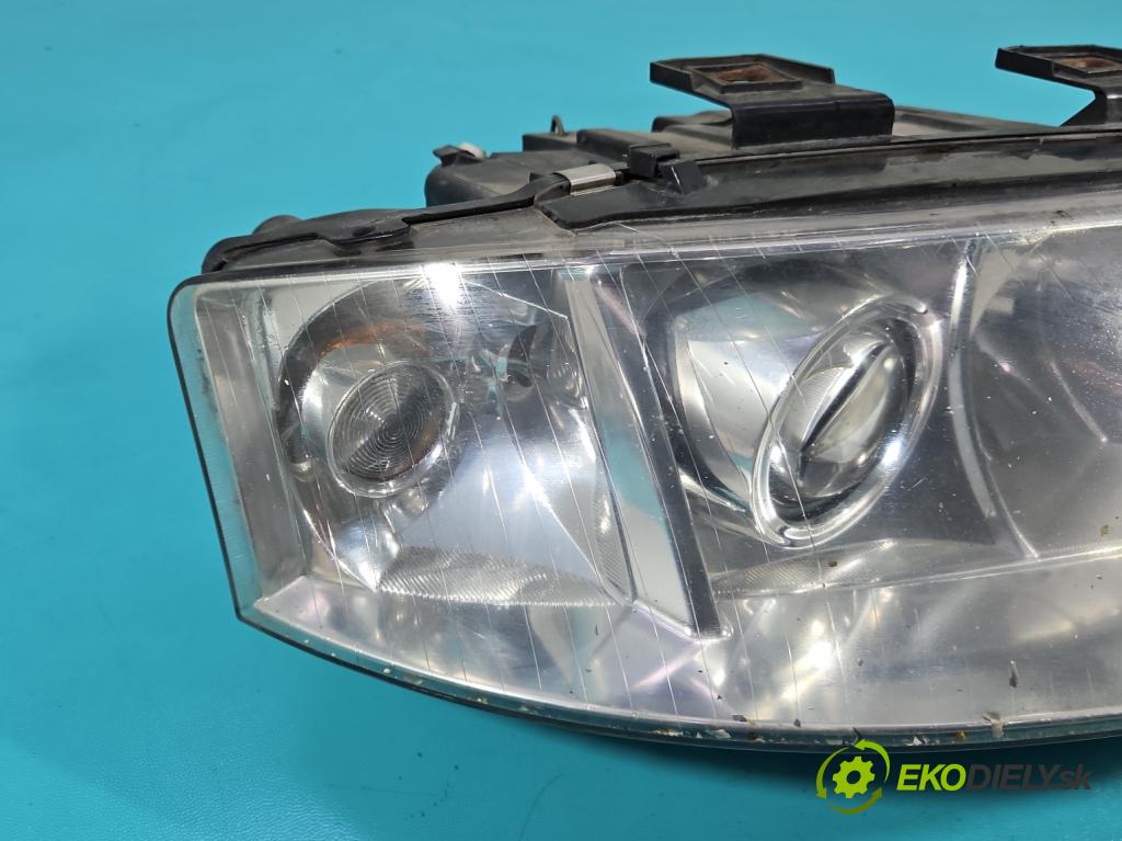 Audi A6 C5 1997-2004 2.4 v6 170 hp manual 125 kW 2393 cm3 4- světlo pravý  (Pravé přední světlo)