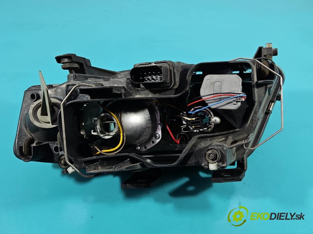 Audi A6 C5 1997-2004 2.4 v6 170 hp manual 125 kW 2393 cm3 4- světlo pravý  (Pravé přední světlo)