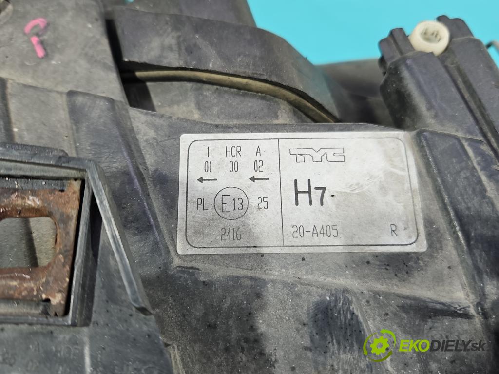 Audi A6 C5 1997-2004 2.4 v6 170 hp manual 125 kW 2393 cm3 4- světlo pravý  (Pravé přední světlo)