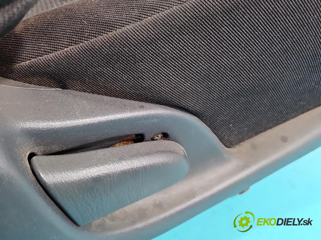 Toyota Yaris I 1999-2005 1.0 vvti 68 HP manual 50 kW 998 cm3 3- Sedačka pravý  (Sedadlo)