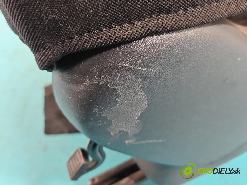 Toyota Yaris I 1999-2005 1.0 vvti 68 HP manual 50 kW 998 cm3 3- Sedačka pravý  (Sedadlo)