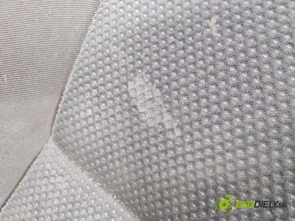 Toyota Yaris I 1999-2005 1.0 vvti 68 HP manual 50 kW 998 cm3 3- Sedačka pravý  (Sedadlo)