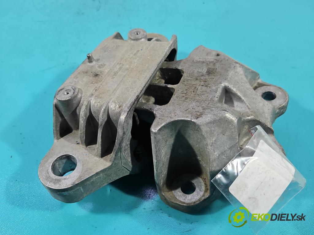 Ford Focus Mk4 2018- 1.5 TDCI 120 HP automatic 88 kW 1499 cm3 5- airbag motora  (Držiak motora)