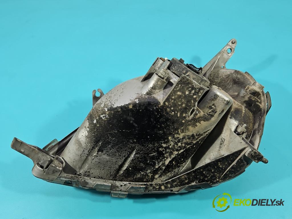 Toyota Yaris I 1999-2005 1.0 vvti 68 HP manual 50 kW 998 cm3 3- Reflektor: pravý  (Svetlo predné pravé)