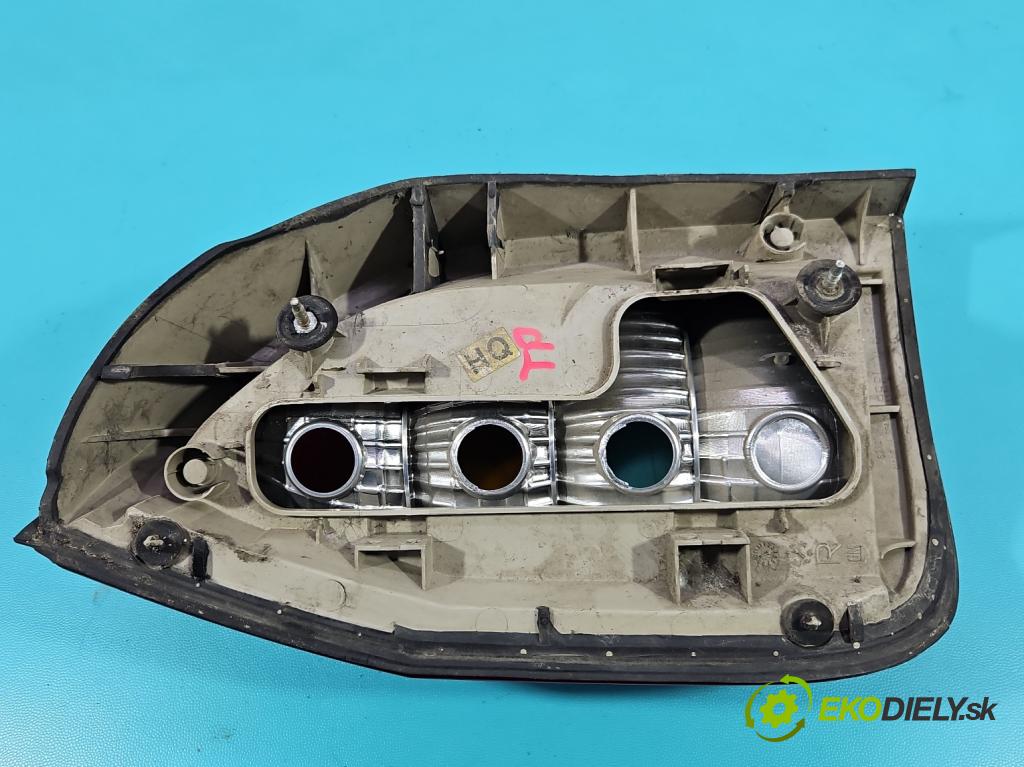 Opel Zafira A 1999-2005 2.0 dti 101 HP manual 74 kW 1995 cm3 5- svetlo / reflektor zadné pravé  (Kľučka dverí ostatné)