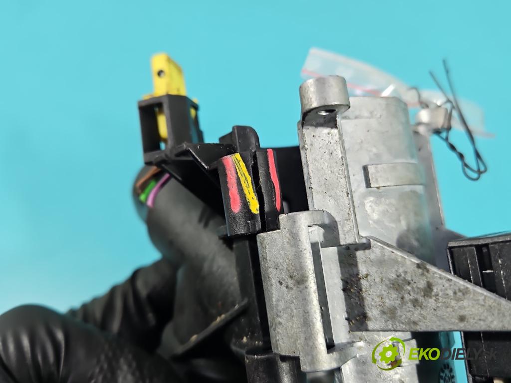 Mercedes Vaneo 1.7 cdi 91 KM manual 67 kW 1689 cm3 5- Spínačka  (Spínacia skrinka)