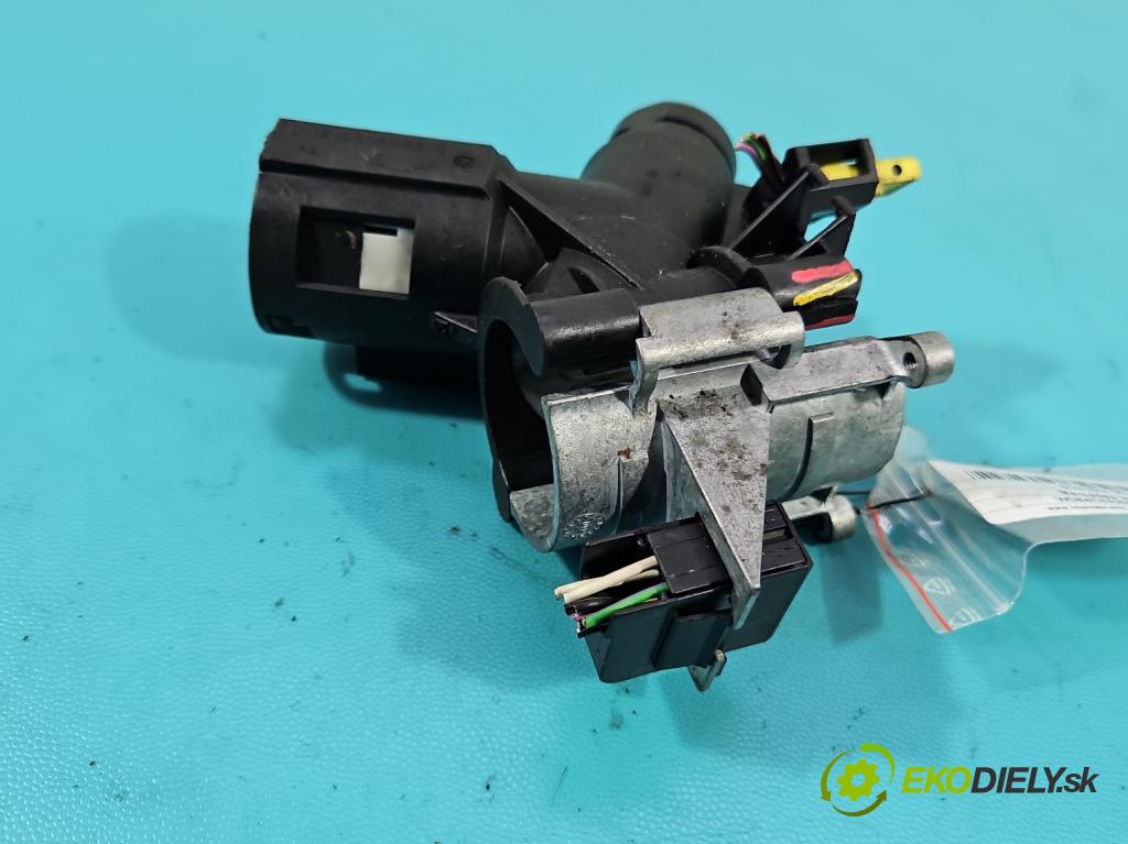 Mercedes Vaneo 1.7 cdi 91 KM manual 67 kW 1689 cm3 5- Spínačka  (Spínacia skrinka)