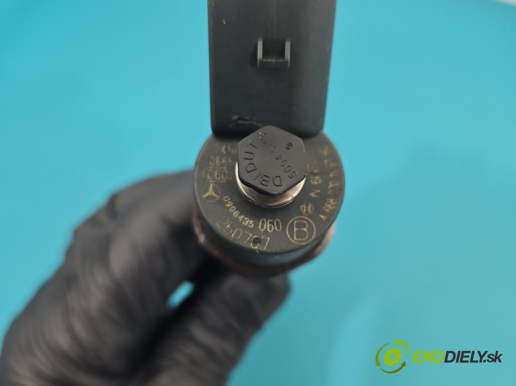 Mercedes Vaneo 1.7 cdi 91 KM manual 67 kW 1689 cm3 5- vstrek 0986435060 (Vstrekovač paliva)