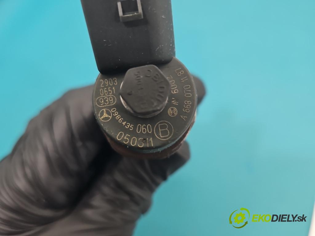 Mercedes Vaneo 1.7 cdi 91 KM manual 67 kW 1689 cm3 5- vstrek 0986435060 (Vstrekovač paliva)