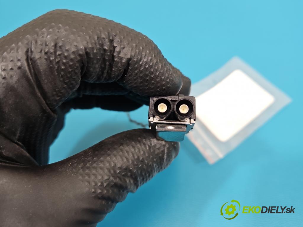 Skoda Octavia IV 2019- 1.5 TSI 150 HP automatic 110 kW 1498 cm3 5- Zesilovač: 5E7035577B (Zosilňovač)