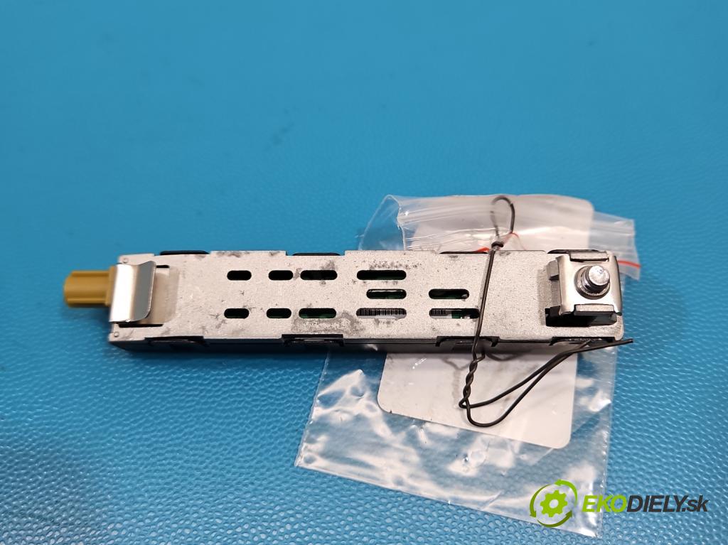 Skoda Octavia IV 2019- 1.5 TSI 150 HP automatic 110 kW 1498 cm3 5- Zesilovač: 5E7035577 (Zosilňovač)