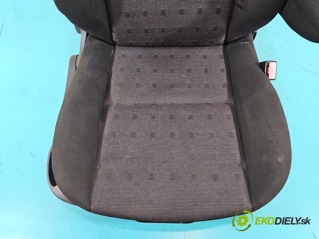 Peugeot 307 2.0 HDI 107 HP manual 79 kW 1997 cm3 5- Sedačka pravý  (Sedadlo)