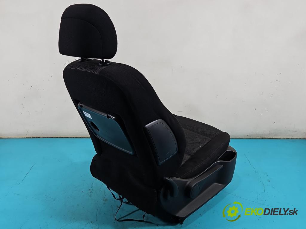 Peugeot 307 2.0 HDI 107 HP manual 79 kW 1997 cm3 5- Sedačka pravý  (Sedadlo)