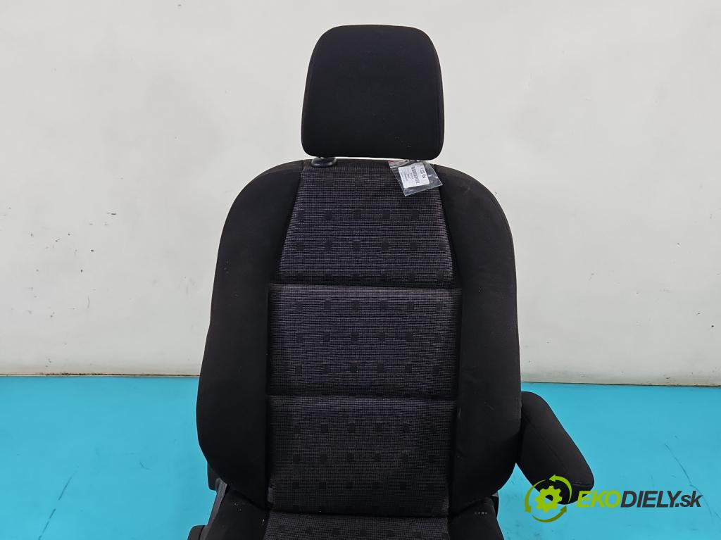 Peugeot 307 2.0 HDI 107 HP manual 79 kW 1997 cm3 5- Sedačka pravý  (Sedadlo)