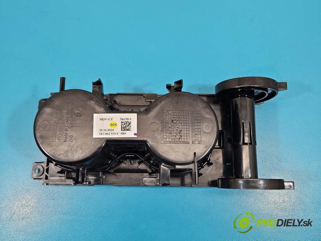 Skoda Octavia IV 2019- 1.5 TSI 150 HP automatic 110 kW 1498 cm3 5- Rukojeť: na nápoje: 5E3862531C (Držiak (úchyt) na nápoje)