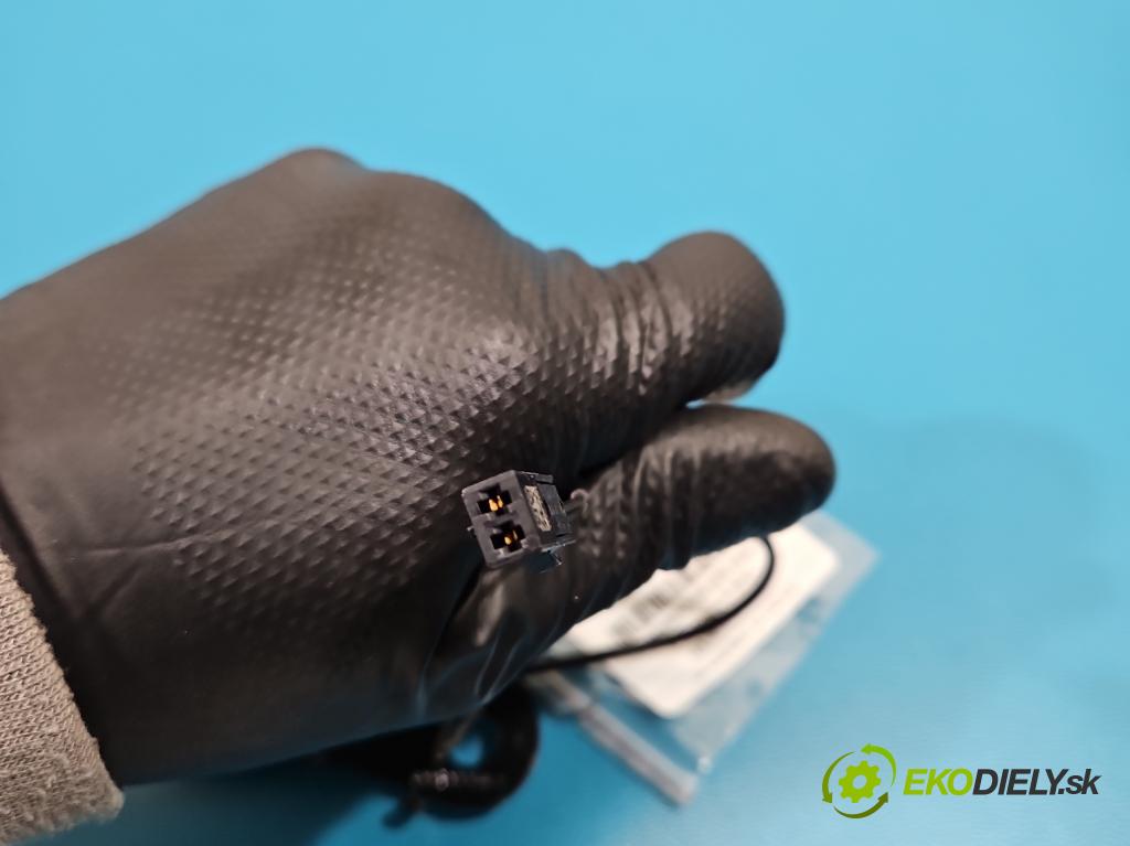 Skoda Octavia IV 2019- 1.5 TSI 150 HP automatic 110 kW 1498 cm3 5- pas bezpečnosť: predné pravý 8Y0857755