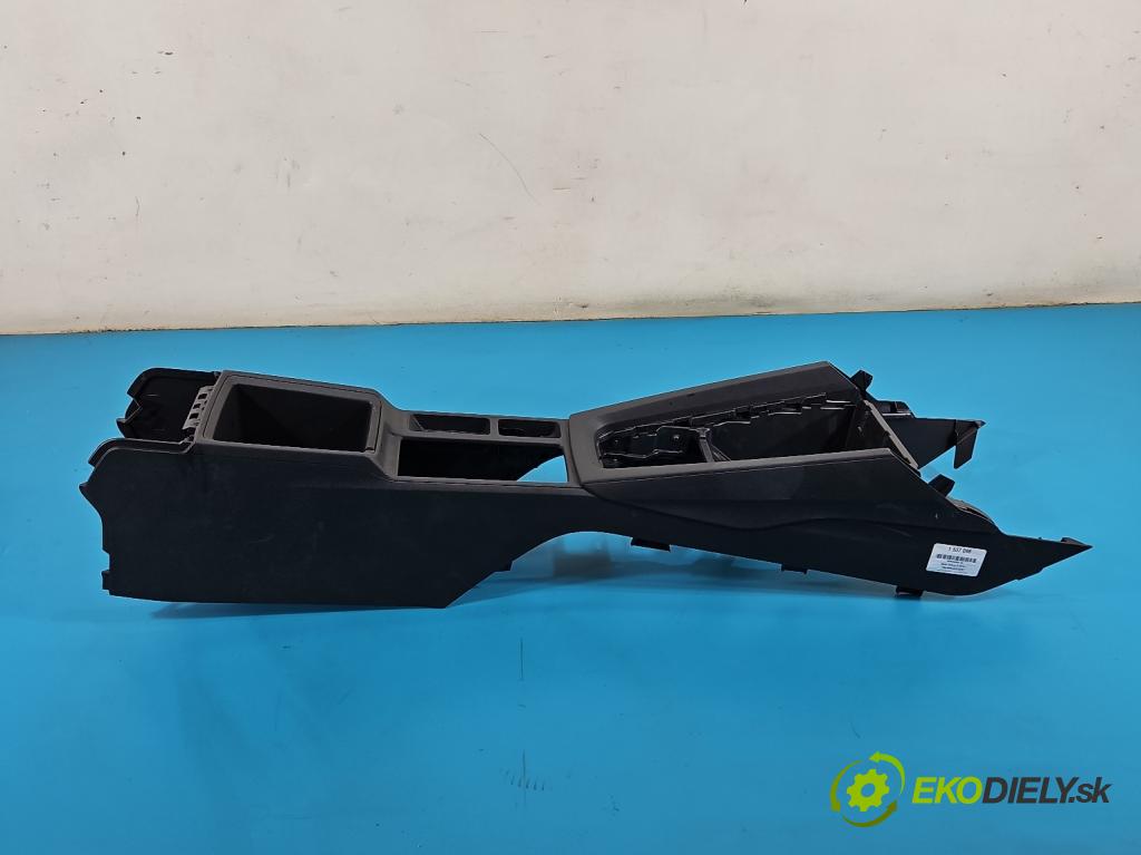 Skoda Octavia IV 2019- 1.5 TSI 150 HP automatic 110 kW 1498 cm3 5- operadlo 5E4863241A (Lakťová opierka)