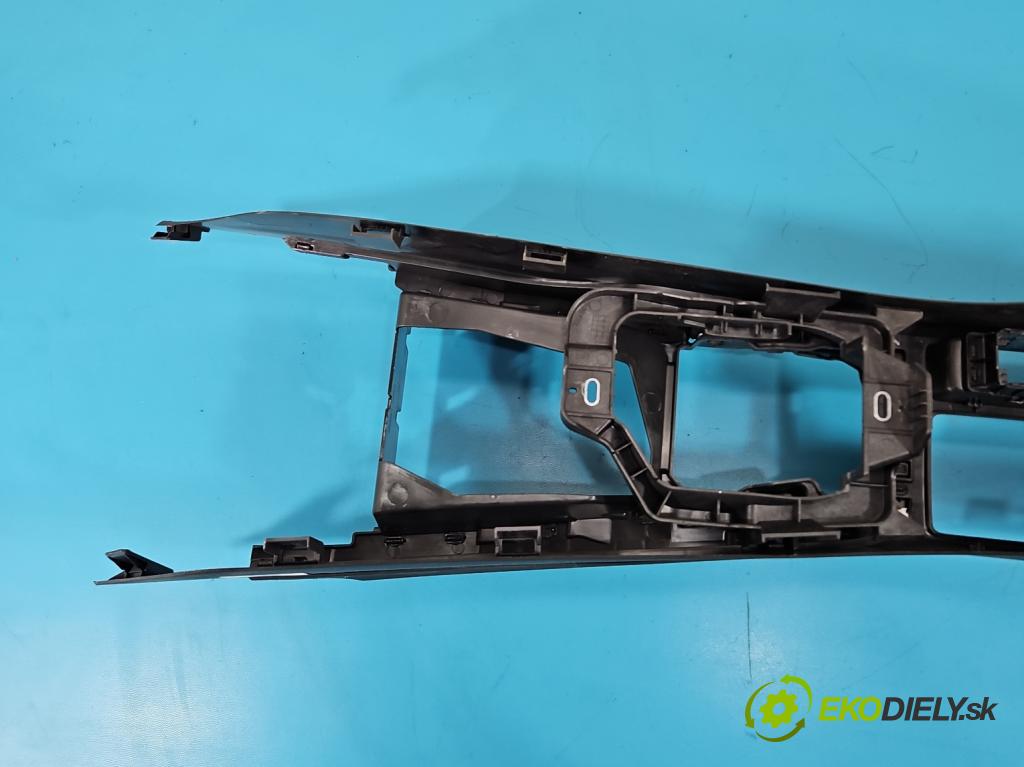 Skoda Octavia IV 2019- 1.5 TSI 150 HP automatic 110 kW 1498 cm3 5- operadlo 5E4863241A (Lakťová opierka)