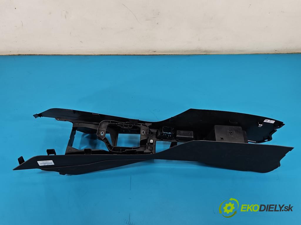 Skoda Octavia IV 2019- 1.5 TSI 150 HP automatic 110 kW 1498 cm3 5- operadlo 5E4863241A (Lakťová opierka)