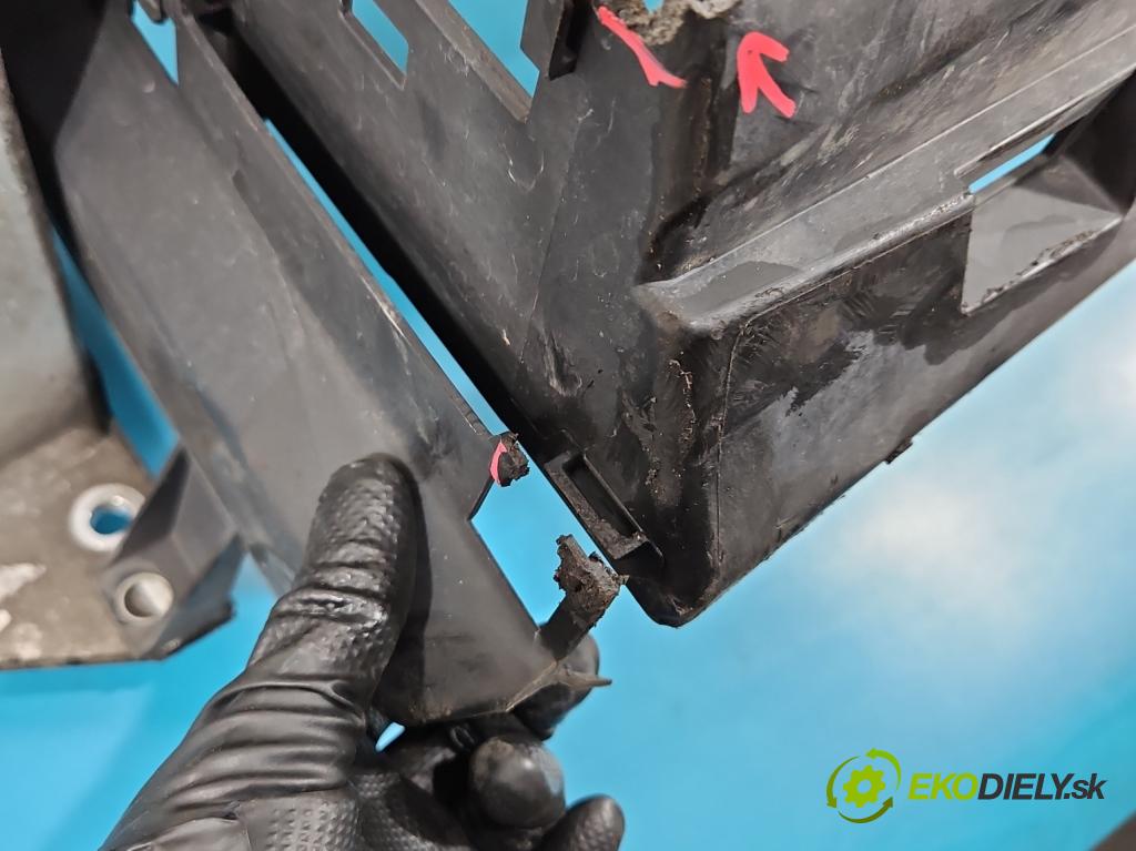 Bmw X5 F15 2013-2018 3.0d 258 hp automatic 190 kW 2993 cm3 5- stěna přední 7308045 (Přední výztuha)