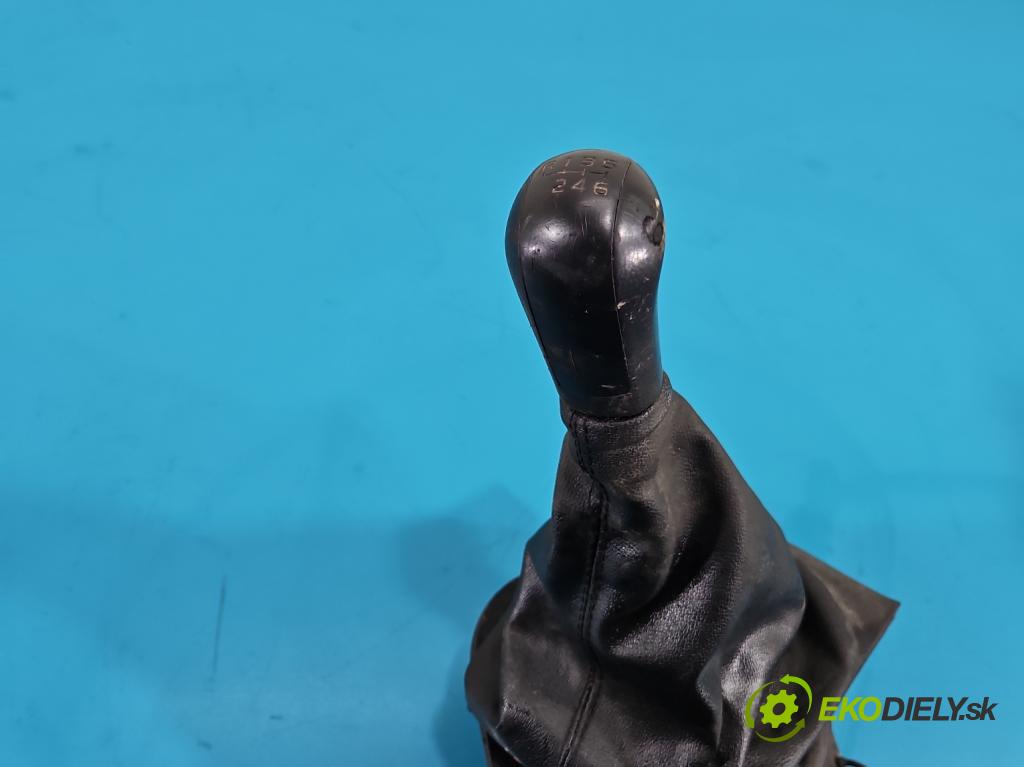 Isuzu D-Max II 2011-2019 2.5d 163 HP manual 120 kW 2499 cm3 2- Páka: Změny: stupeň,rýchlosť  (Rýchlostná páka (kulisa))