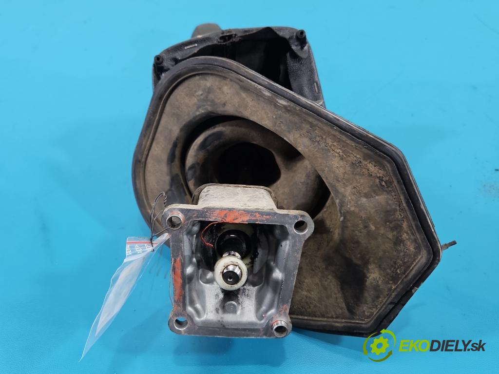 Isuzu D-Max II 2011-2019 2.5d 163 HP manual 120 kW 2499 cm3 2- Páka: Změny: stupeň,rýchlosť  (Rýchlostná páka (kulisa))