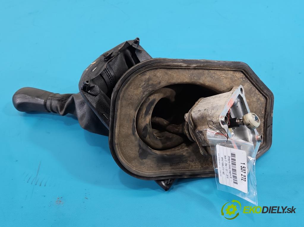 Isuzu D-Max II 2011-2019 2.5d 163 HP manual 120 kW 2499 cm3 2- Páka: Změny: stupeň,rýchlosť  (Rýchlostná páka (kulisa))