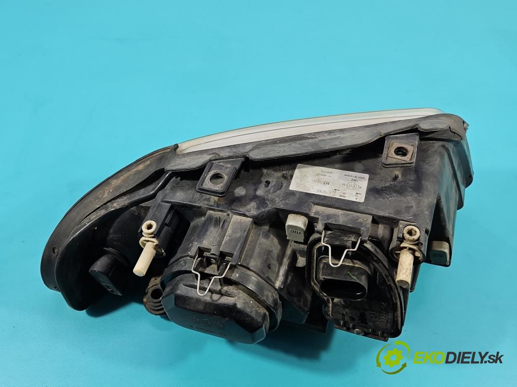 Audi A4 B5 1994-2001 1.6 8v 101 HP manual 74 kW 1595 cm3 4- Reflektor: ľavý  (Kľučka dverí ostatné)