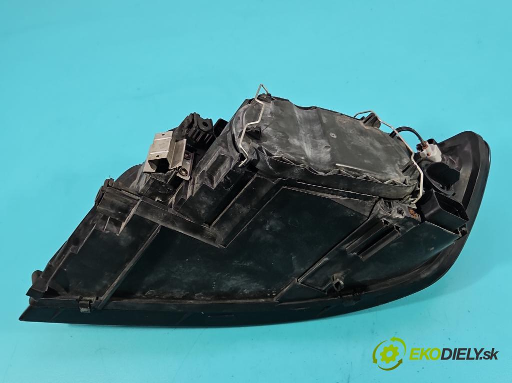 Volvo V50 2.0d 136 HP manual 100 kW 1997 cm3 5- Reflektor: pravý 30698890 (Svetlo predné pravé)