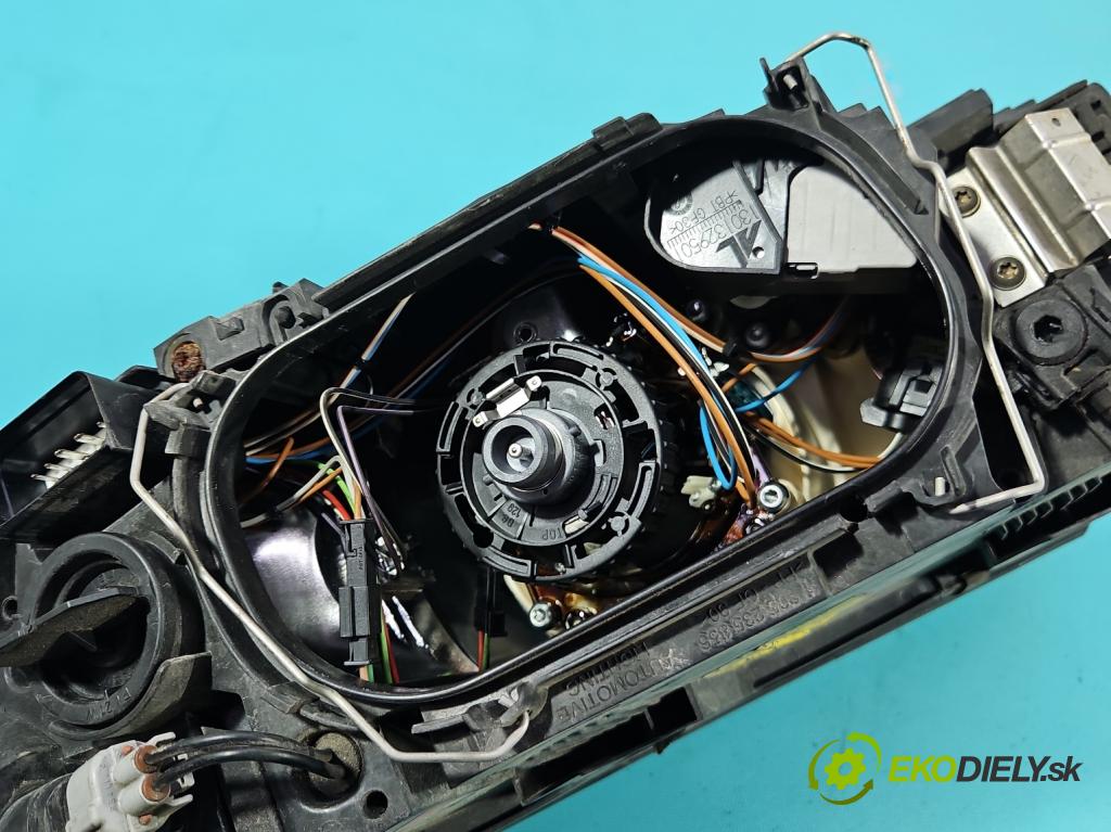 Volvo V50 2.0d 136 HP manual 100 kW 1997 cm3 5- Reflektor: pravý 30698890 (Svetlo predné pravé)