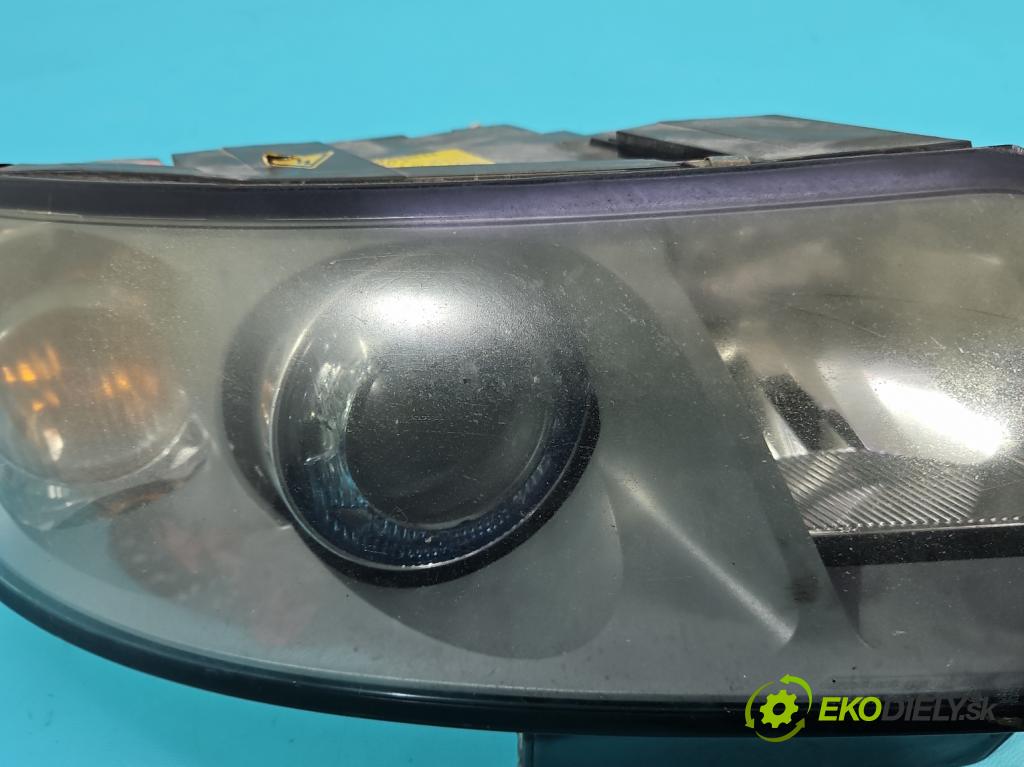 Volvo V50 2.0d 136 HP manual 100 kW 1997 cm3 5- Reflektor: pravý 30698890 (Svetlo predné pravé)