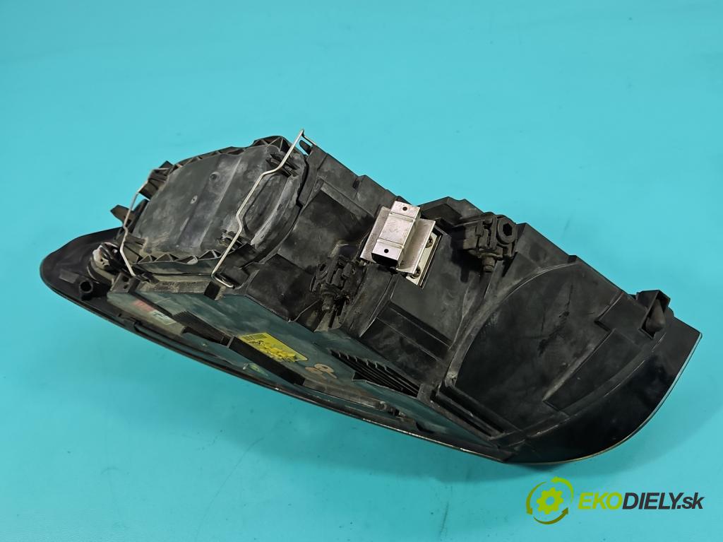 Volvo V50 2.0d 136 HP manual 100 kW 1997 cm3 5- Reflektor: pravý 30698890 (Svetlo predné pravé)