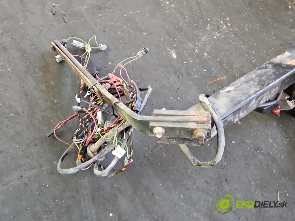 Ford Kuga Mk1 2008-2013 2.0 tdci 136hp manual 100 kW 1997 cm3 5- oko tažné  (Tažné zařízení)