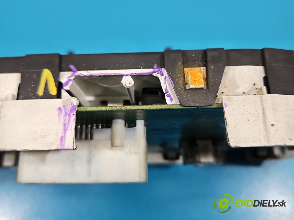 Nissan Micra K12 2003-2010 1.5 dci 65 HP manual 48 kW 1461 cm3 3- prístrojovka/ budíky AX765 (Prístrojová doska)