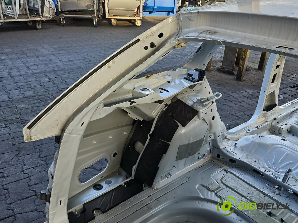 Skoda Octavia IV 2019- 1.5 TSI 150 hp automatic 110 kW 1498 cm3 5- blatnik zadní levý