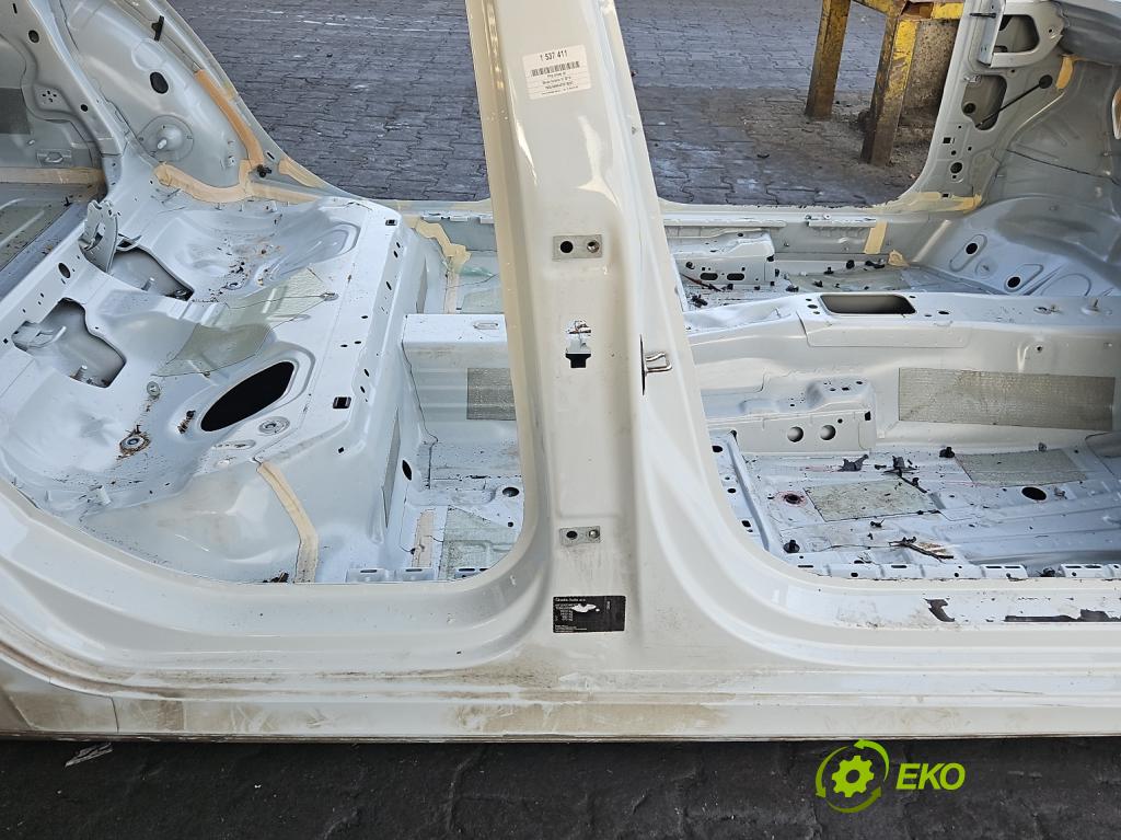 Skoda Octavia IV 2019- 1.5 TSI 150 hp automatic 110 kW 1498 cm3 5- práh pravý  (Karoserie ostatní)