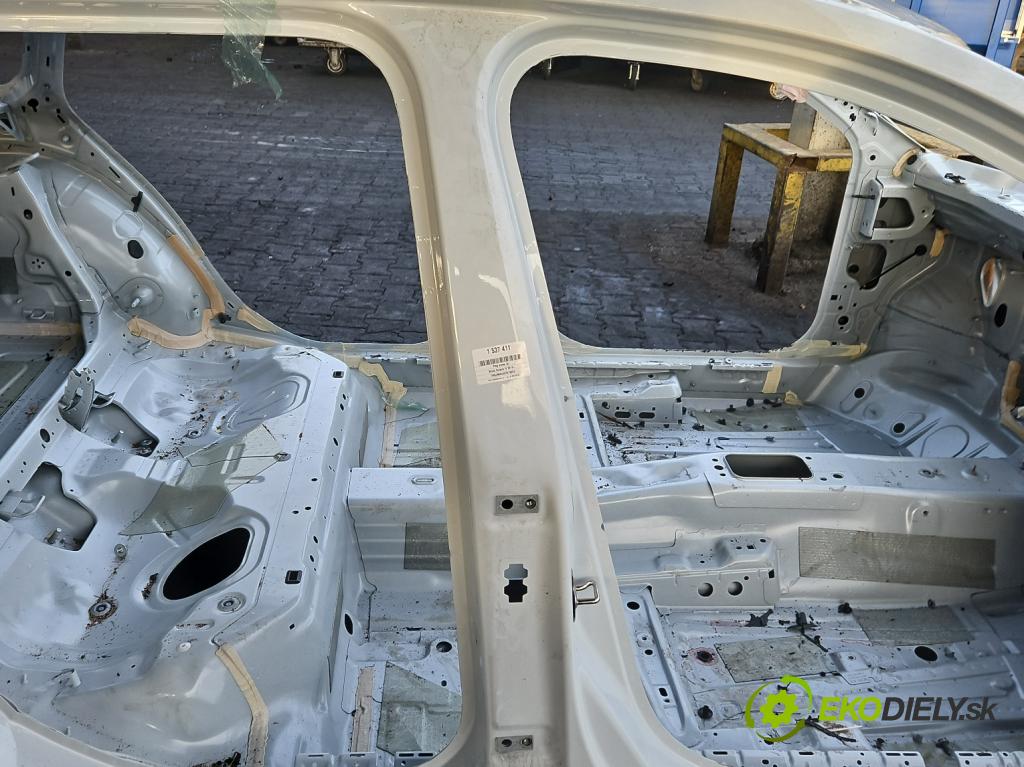 Skoda Octavia IV 2019- 1.5 TSI 150 hp automatic 110 kW 1498 cm3 5- práh pravý  (Karoserie ostatní)